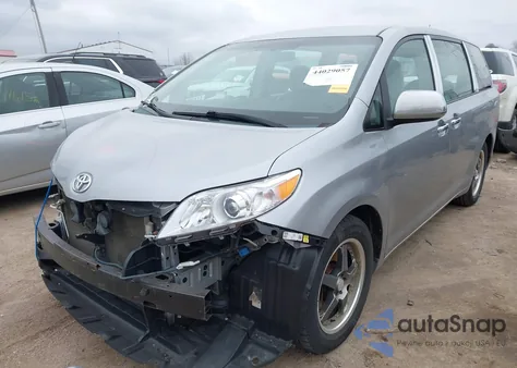 2012 Toyota Sienna Base V6 7 Passenger z USA, uszkodzony, nr VIN 5TDZK3DC0CS264067